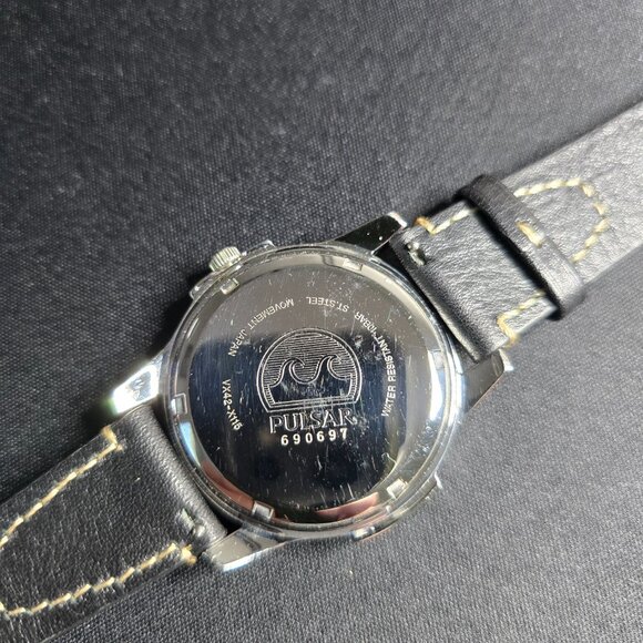 Pulsar Quartz Watch - Picture 3 of 5